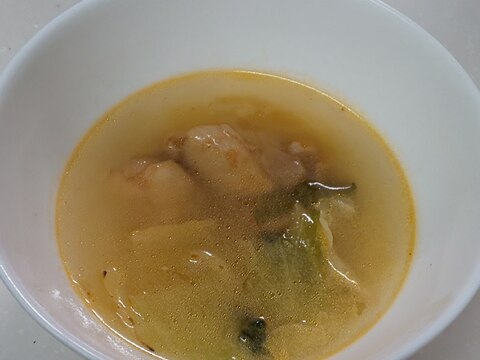 ピリ辛味つき鶏肉のスープ(*^^*)